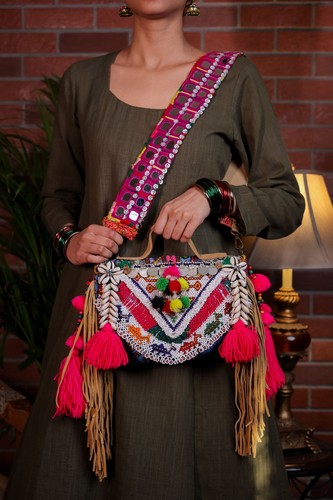 Borsa mano con - a, ricamo