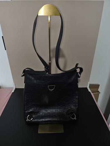 Gucci black embossed logo - logo, zip