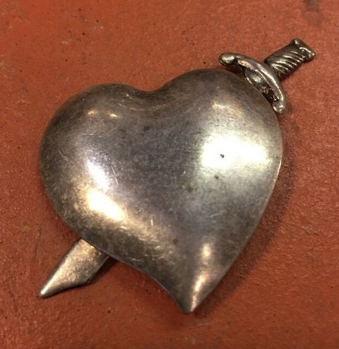 Cuore sacro vintage spilla
