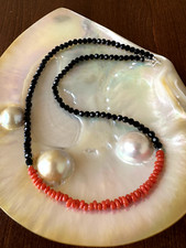 Collana a "pepite" di vero corallo rosso del mediterraneo e pallini di onice