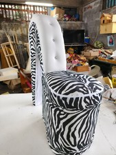 poltrona a forma di scarpa con