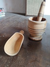 Set artigianale in legno di ulivo mortaio, pestello paletta dalla Valle d'Aosta