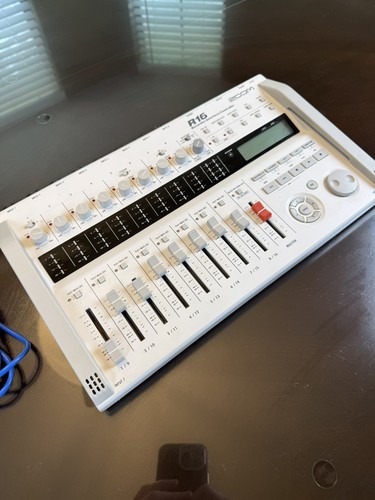 Zoom r16 controller - zoom,