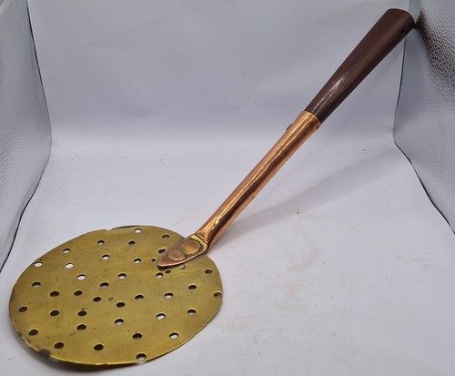 Antico mestolo vintage ottone