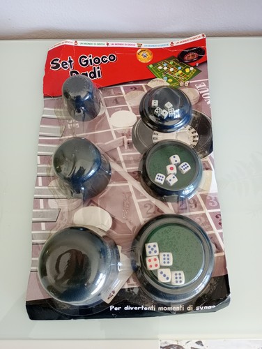 Set gioco dadi con contenitori