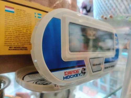 Nintendo game watch - watch, micro