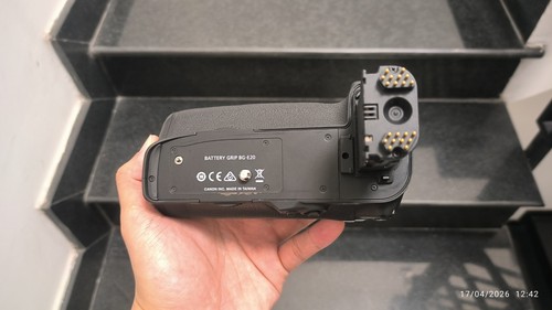 Canon e20 battery grip - battery, per