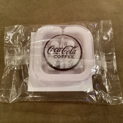Coca cola con auricolari - coca-cola,