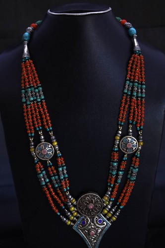 Collana antica tibetana fatta