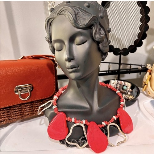 Collana con ciondolo goccia - a,