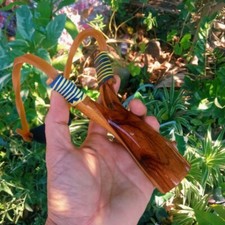 Fionda in legno a forma di V