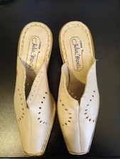 Sabot in pelle con tacco n.39