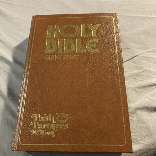 Holy bible giant print faith - holy,