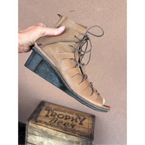 Stivaletto sandalo stringato
