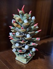 Albero di natale con oggetti