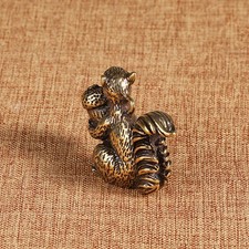 Statuetta di scoiattolo in