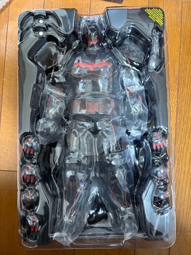 Hot toys batman arkham - batman, begins