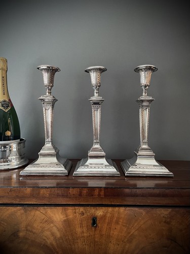 Tre vecchi candelabri - , in