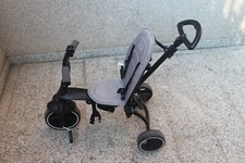 triciclo a pedali e poggia piedi