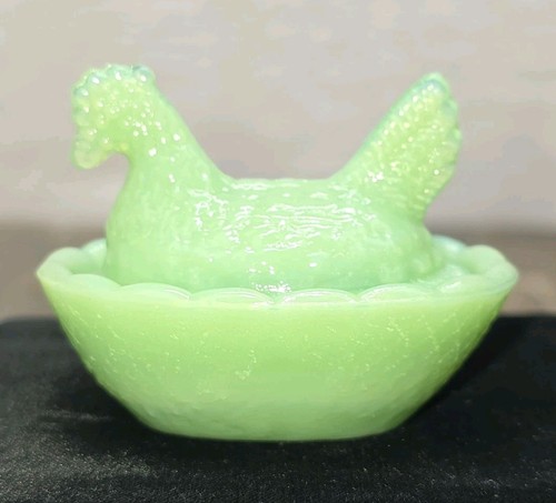 Piccola gallina giadeite su - in,