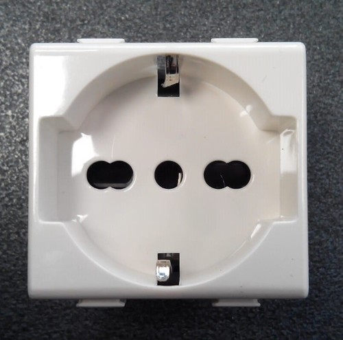 Presa schuko compatibile - presa,