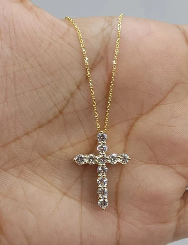 Collana con ciondolo croce