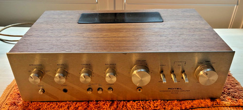 Amplificatore stereo integrato