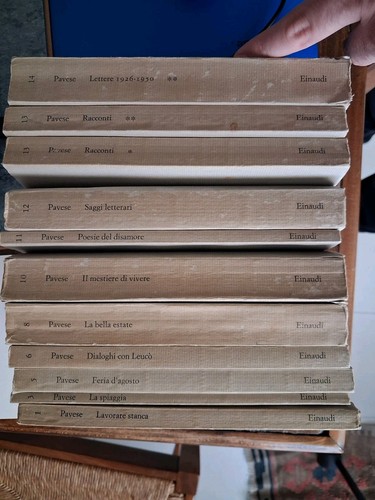 Cesare pavese set einaudi - pavese,,