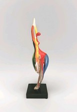  Scultura donna colorata in