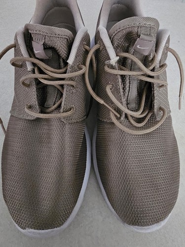 Size nike roshe run one - 9.5,
