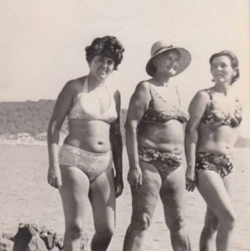 Tre donne mature bikini - mature,