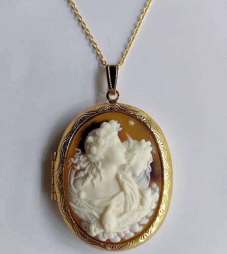 Collana medaglione ritratto