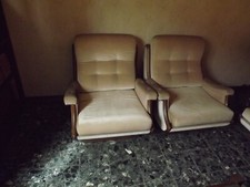 Salotto velluto color tortora, composto da divano, due poltrone e tavolino