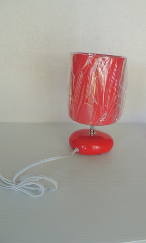 Lampada rossa con paralume - rossa,