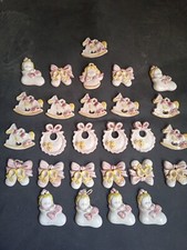 Lotto 27 bomboniere ceramica battesimo bavaglino dondolo calzino fiocco bimba