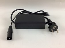 Alimentatore caricabatteria