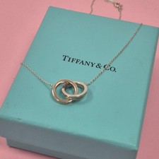 Collana con ciondolo cerchi ad