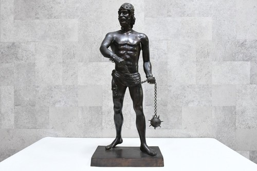 Enorme statua scultura
