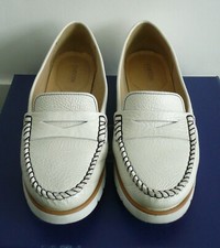 MOCASSINS BLANC NACRE. CUIR