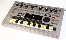 Roland MC-303 Groovebox Sintetizzatore Sequencer Modulo Sonoro Batteria Rhythm Box
