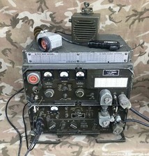 AN/GRC-106A MAGNAVOX    Ricetrasmettitore RT-834 in banda HF da 2 a 29,999 Mhz