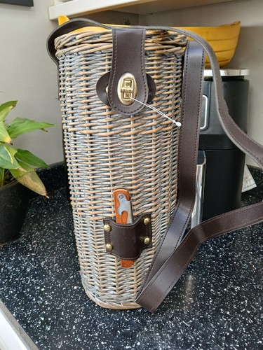 Insulated wine basket holder - insulated, /