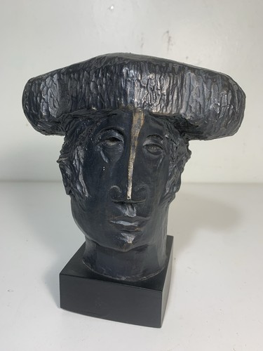 Statua scultura brutalista