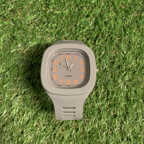 Orologio classico grigio