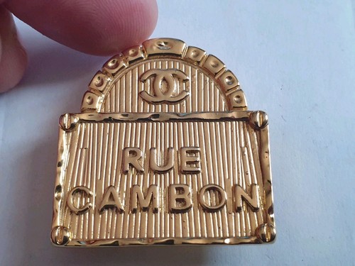 Chanel broche plaque - chanel,