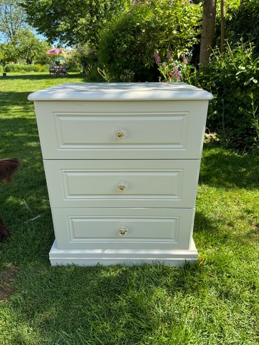 Comodino moderno bianco con