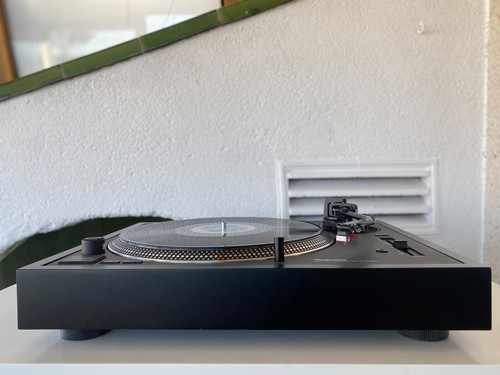 Matte black lacquered - , plinth