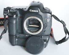Canon Eos 5D  tenuta bene + Battery Mag BGM -E2 + accessori