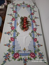 Tovaglia ricamata a mano punto