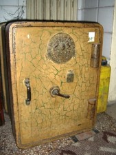 Cassaforte inglese color avana con sua chiave epoca '800